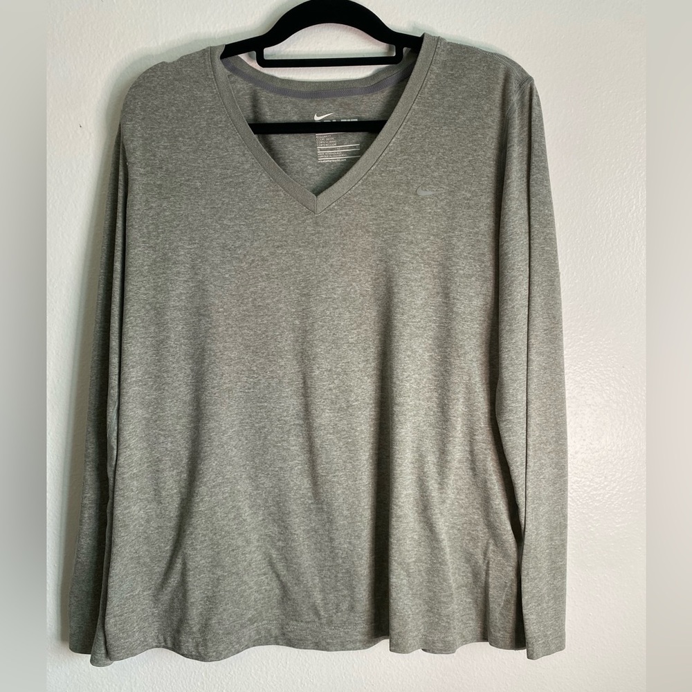 🍄 Nike Gray dri-fit long sleeve tee